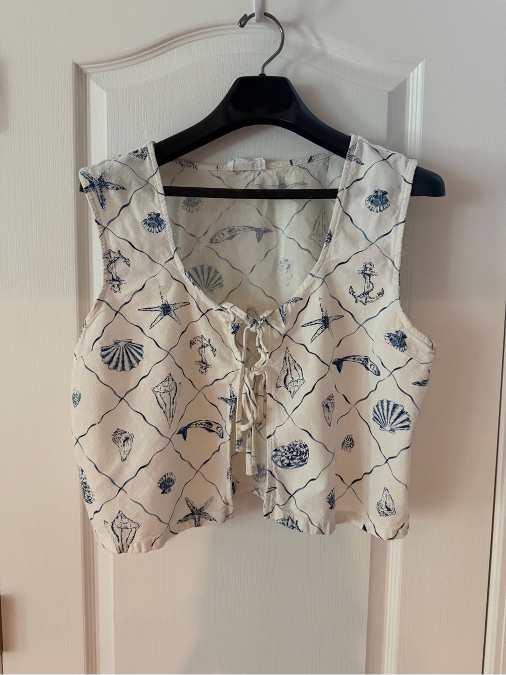 Womenās Ivory Lace-Up Shell-Print Crop Top